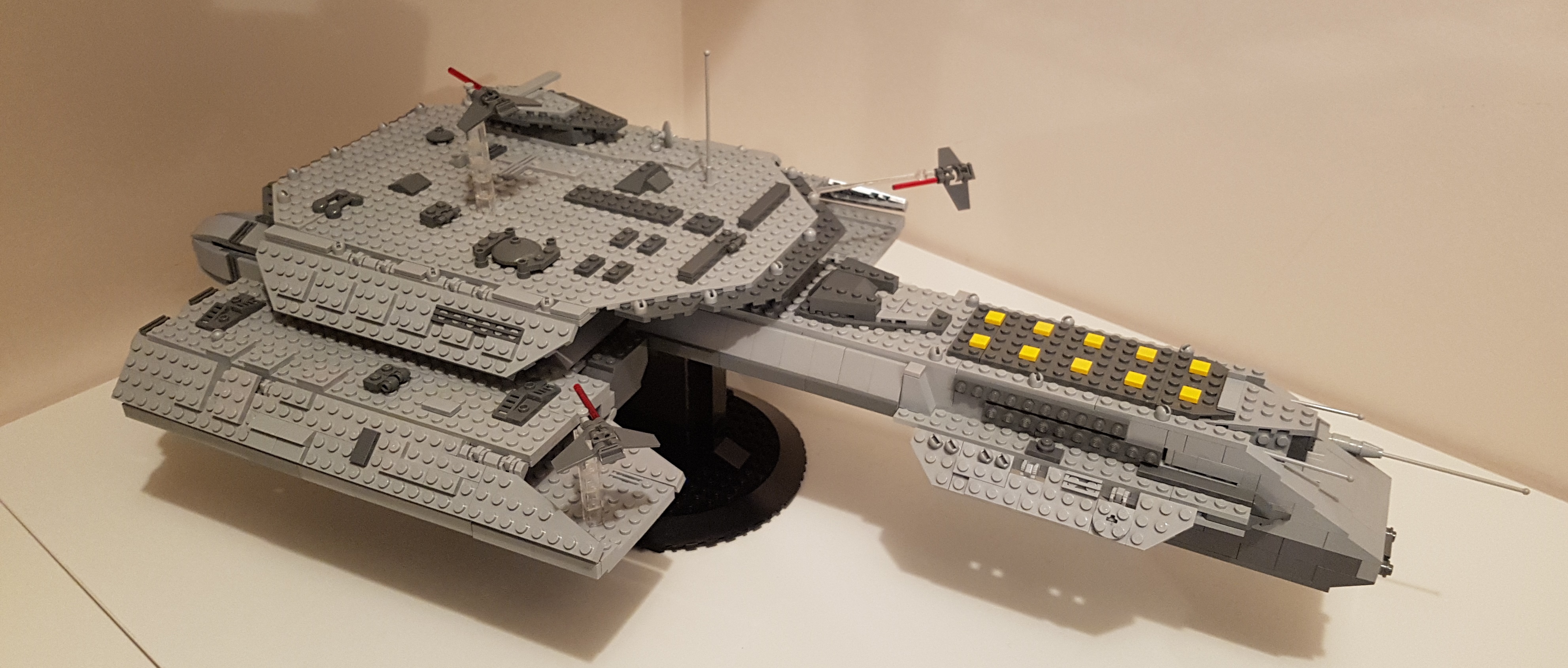 LEGO Stargate USS Daedalus